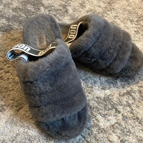 Ugg fluff yeah slides - Picture 1 of 5